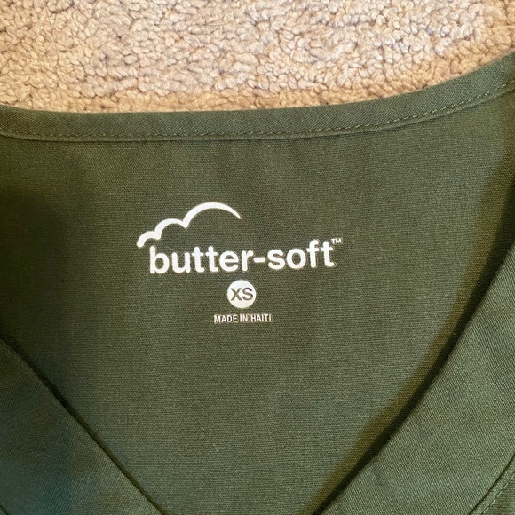 Butter soft 4 pocket scrub top TWO TOPS - Picture 2 of 3